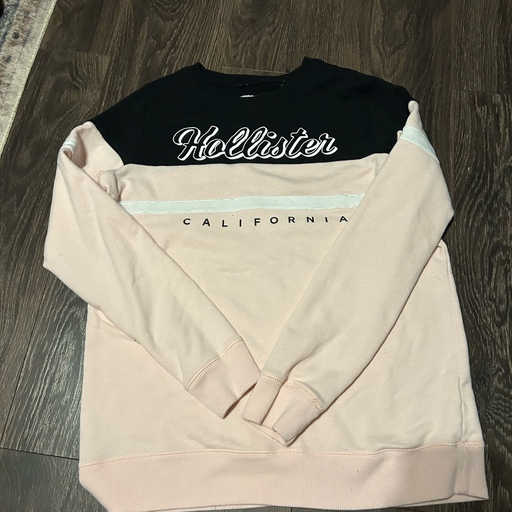 Hollister Men's Black and Light Pink Sweater